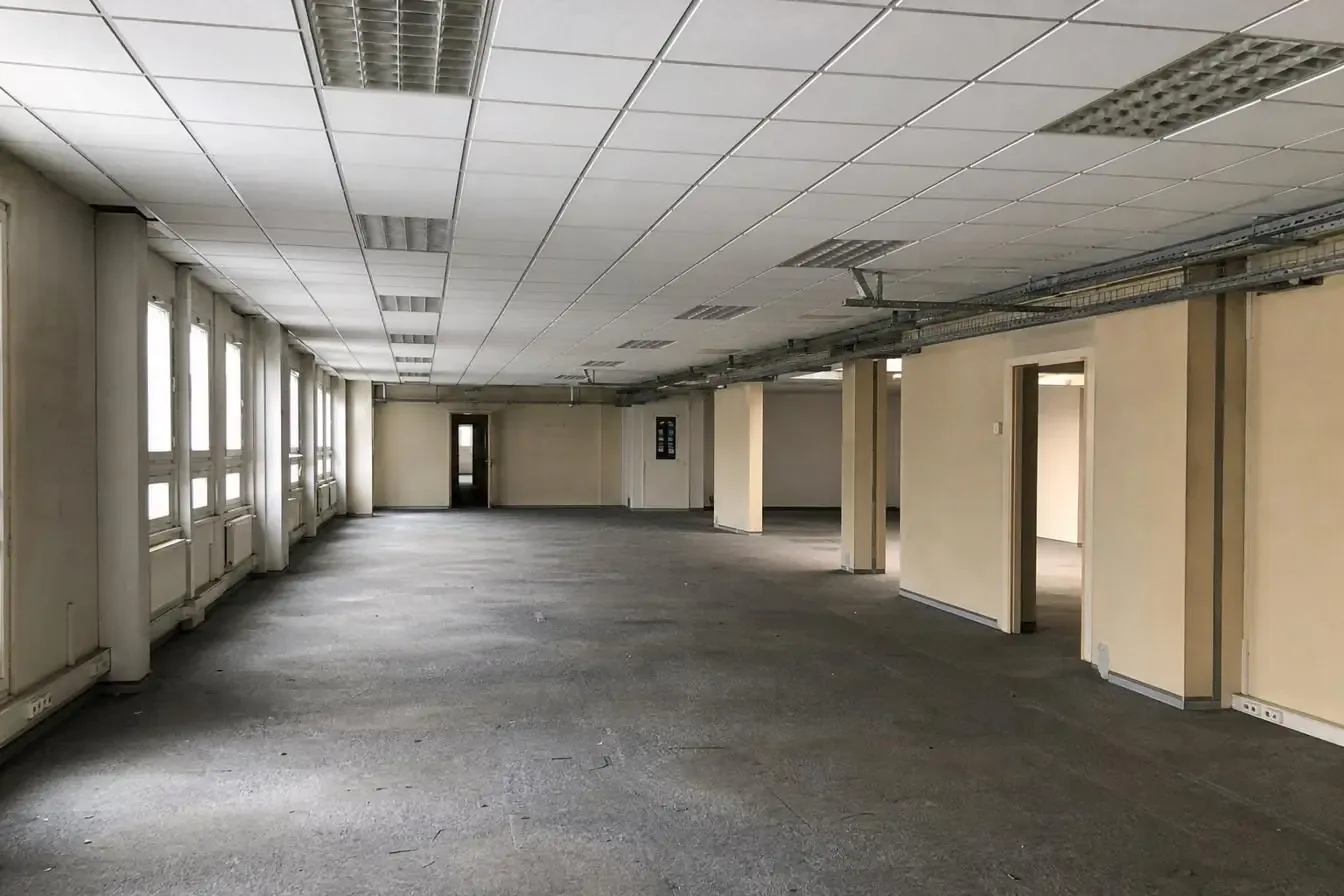Avant — plateau de bureaux avant réaménagement à Massy (91)